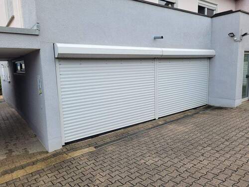 Doppelgarage von außen - 