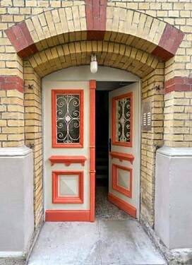 Eingangssituation - Liebevoll gepflegtes Gründerzeithaus mit 12-Parteien - 720 m²