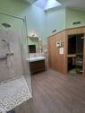 Badezimmer II mit Sauna im Dachgeschoss - 