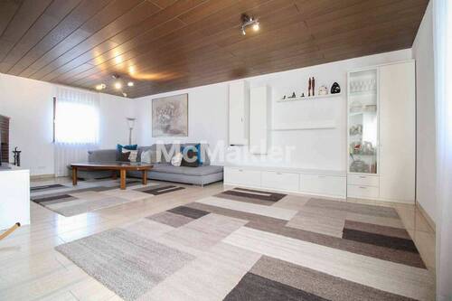 Wohnzimmer - 7 Zimmer Einfamilienhaus zum Kaufen in Bietigheim-Bissingen