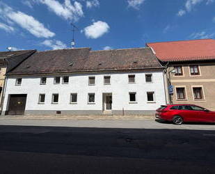 Attraktives Wohnhaus mit 4 Wohnungen, Innenhof & zentraler Lage in Zörbig