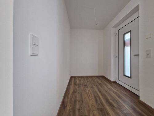 Eingangsbereich.jpg - Etagenwohnung mit 74,90 m² in Landau an der Isar zur Miete