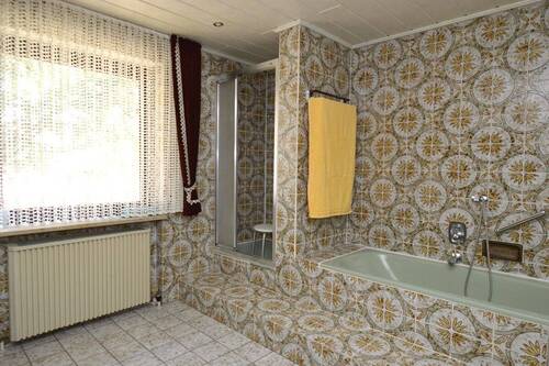 Badezimmer Erdgeschoss - Wanne u. Dusche - 