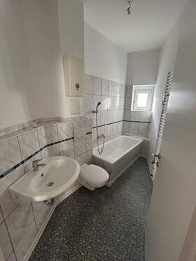 Badezimmer - Etagenwohnung mit 68,00 m² in Plauen zur Miete