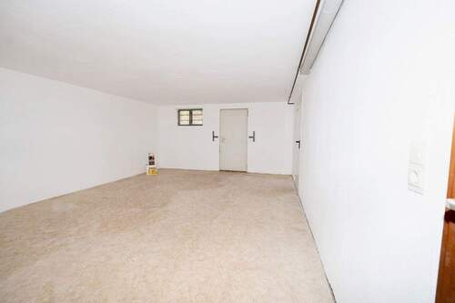 Kelleraum mit Gartenzugang - 