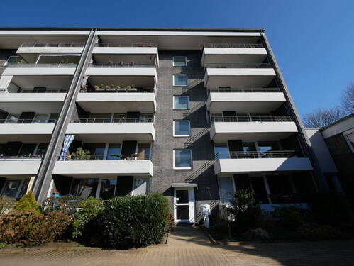 Außenansicht - Teilrenovierte helle, geräumige 3,5-Zimmer-Wohnung mit Balkon und Aufzug - Ihr neues zu Hause Buer