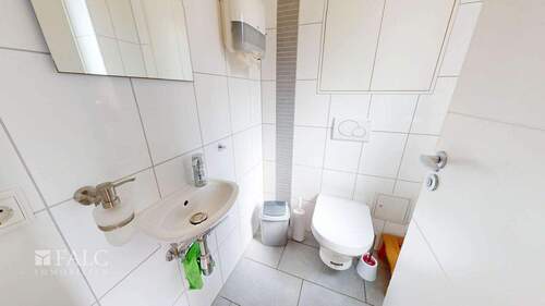 EG WC - 