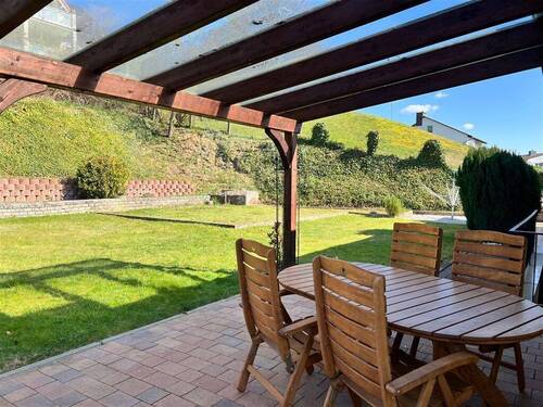 Terrasse mit Zugang zum Garten - 8 Zimmer Mehrfamilienhaus, Wohnhaus zum Kaufen in Beverungen