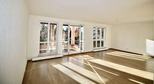 großes Wohnzimmer - +++ Traumwohnung im beliebten Stadtteil Bühlau- mit Fahrstuhl! +++