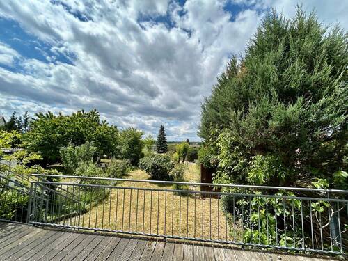 Blick von der Terrasse in den Garten - 