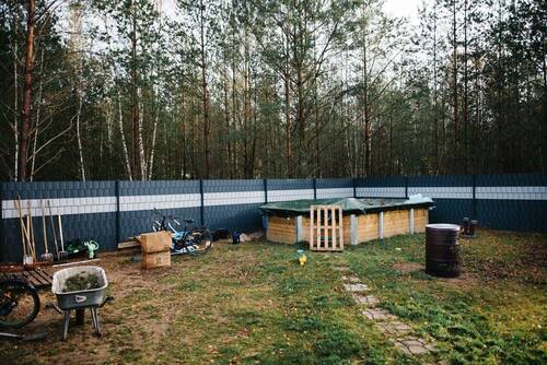 Garten mit Beispielpool - 