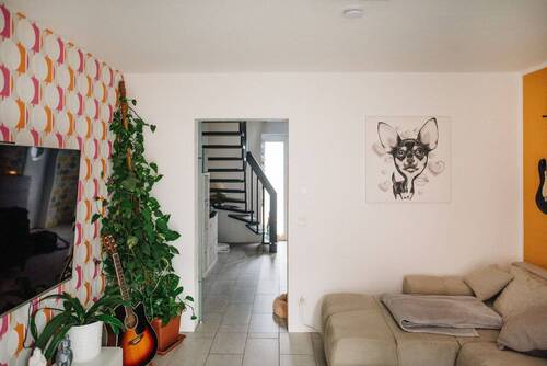Wohnzimmer mit Blick zum Flur - Ausstattungsbsp. - 