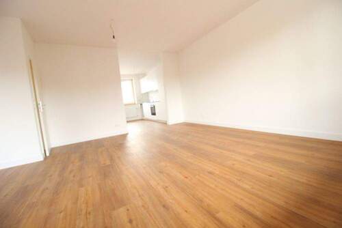 Wohnzimmer - GLÜCKSBURGOSTSEE, SCHÖNE, MODERNE 3 ZIM. KOMFORTWOHNUNG IM HERZEN VON GLÜCKSBURG GELEGEN