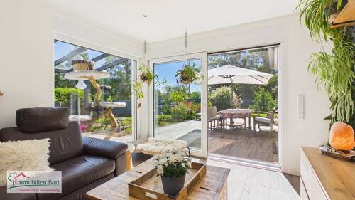 Wohnbereich mit Ausgang zur Terrasse - 