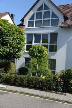 Hausfront - Topp - helles, modernes Haus für die Familie