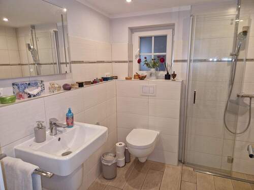 Badezimmer EG linke Haushälfte - 