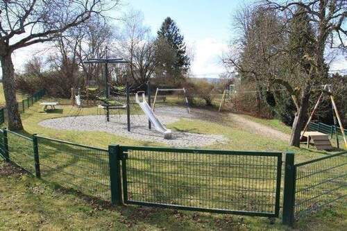 schöner Kinderspielplatz nebenan! - 