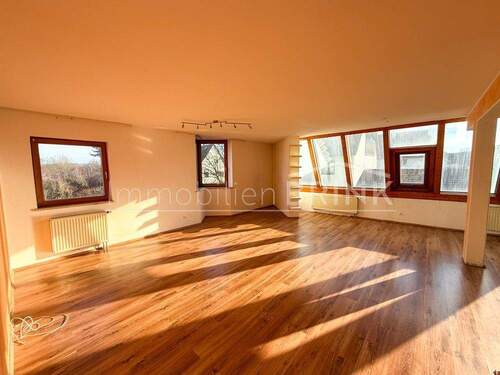 Wohn- Essbereich mit sehr großer Fensterfront - Etagenwohnung mit 101,20 m&sup2; in Langenzenn zum Kaufen