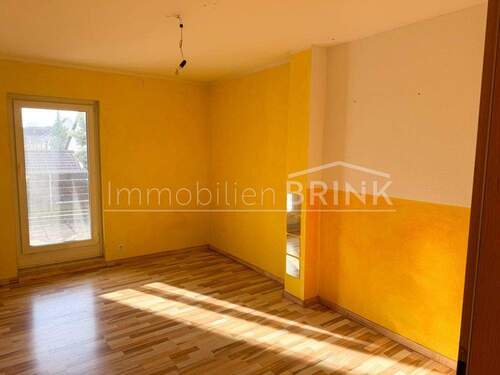 Kinderzimmer/Büro mit Zugang zum Balkon - 