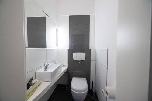 Gäste WC - Maisonettewohnung - 8 Zimmer Mehrfamilienhaus, Wohnhaus in Duisburg