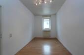 Kinderimmer EG - 8 Zimmer Mehrfamilienhaus, Wohnhaus in Gunzenhausen