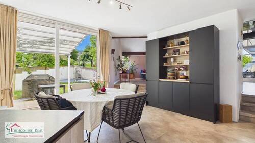 Esszimmer mit Zugang zur Terrasse - 7 Zimmer Einfamilienhaus in Rehlingen-Siersburg / Fremersdorf