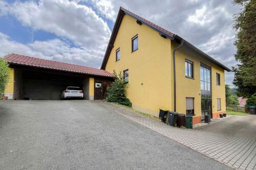 Vorderansicht Haus - Wohnen & Investieren vor den Toren Jenas - Mehrfamilienhaus in Toplage von Zöllnitz