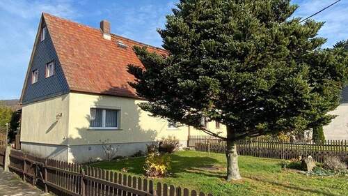 Front- und Seitenansicht - Die Stadt perfekt im Blick - 57.000,00&nbsp;EUR Kaufpreis, ca.&nbsp; 83,00&nbsp;m&sup2;&nbsp;Wohnfl&auml;che