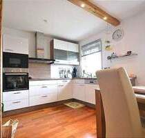 Frei ab 01.06.2026 2 Zimmerwohnung im Erdgeschoss Garage + Stellplatz Einbauküche Balkon mit Weitblick - Korlingen