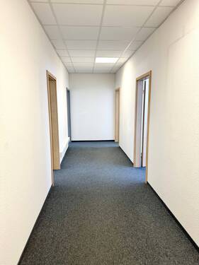 Flur 2 EG.jpg - Büro mit 187,50 m&sup2; in Würzburg zur Miete