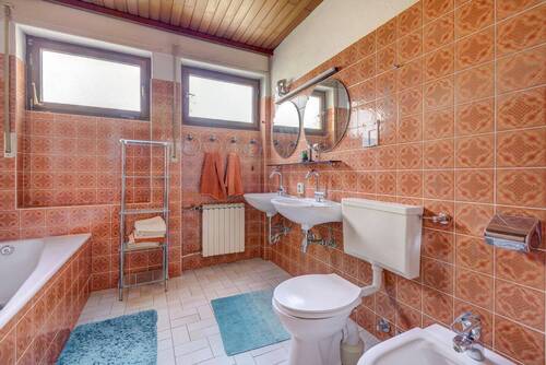 Wannen- und Dusch-Bad - 