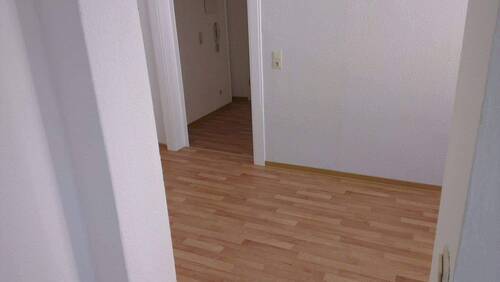 Blick vom Wohnzimmer in den Flur - 