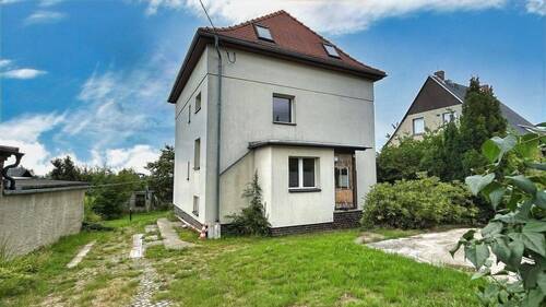 Front- und Seitenansicht - 'Die Küche ist der Hit' - 186.000,00 EUR Kaufpreis, ca.  204,00 m² Wohnfläche