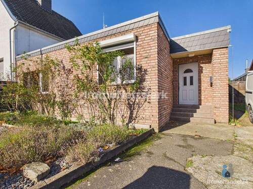Front - 3 Zimmer Bungalow zum Kaufen in Düren / Birgel