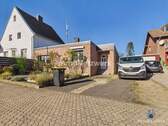 Hausfront & Stellplatz - 3 Zimmer Bungalow in Düren / Birgel