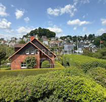 Anfahrbar und herrlicher Blick: 4-Zi.-Wohnung mit PKW-Stellplatz, Balkon u. Blick auf ElbeSüllberg - Hamburg Blankenese