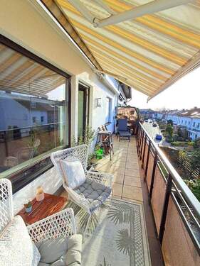 Balkon mit Markise - 