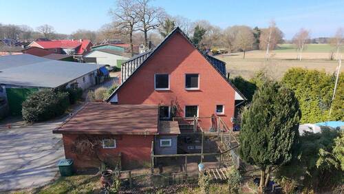 Giebelseite - 8 Zimmer Mehrfamilienhaus, Wohnhaus in Heidenau