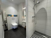 Gästebad mit Dusche - 