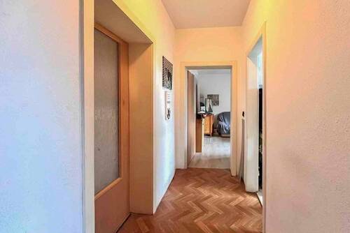 Flur - 3 Zimmer Einfamilienhaus in Leverkusen