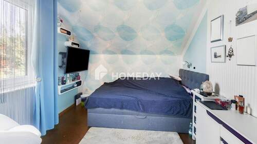 1. OG Schlafzimmer 1 - 