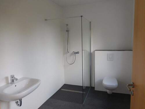 EG Gäste WC mit Dusche - 