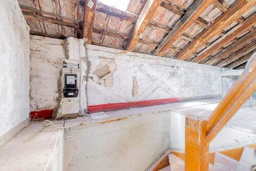 Zähler neben der Treppe - 