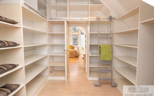 Ankleidezimmer DG - 