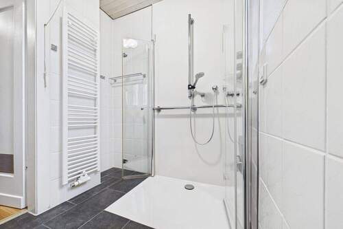 CAM03586G0-PR0063-STILL019 - 