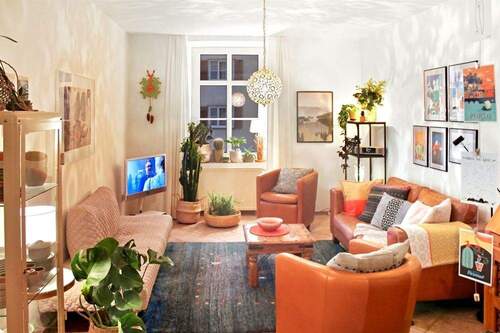 Helles Wohnzimmer - Sonnige 3-Zimmer-Wohnung mit Balkon und grünem Gemeinschaftsgarten