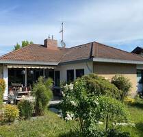 Freistehender Walmdachbungalow mit Garage - Langensendelbach Bräuningshof