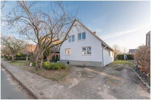 Frontansicht - 8 Zimmer Mehrfamilienhaus, Wohnhaus zum Kaufen in Uetersen