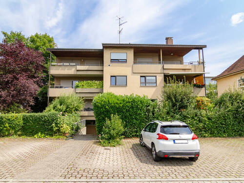Das Haus von außen - Großräumige 3-Zimmer-Wohnung mit Aufzug und Stellplatz in Lörrach-Stetten