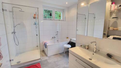 Badezimmer - Etagenwohnung mit 111,00 m&sup2; in Osnabrück zur Miete